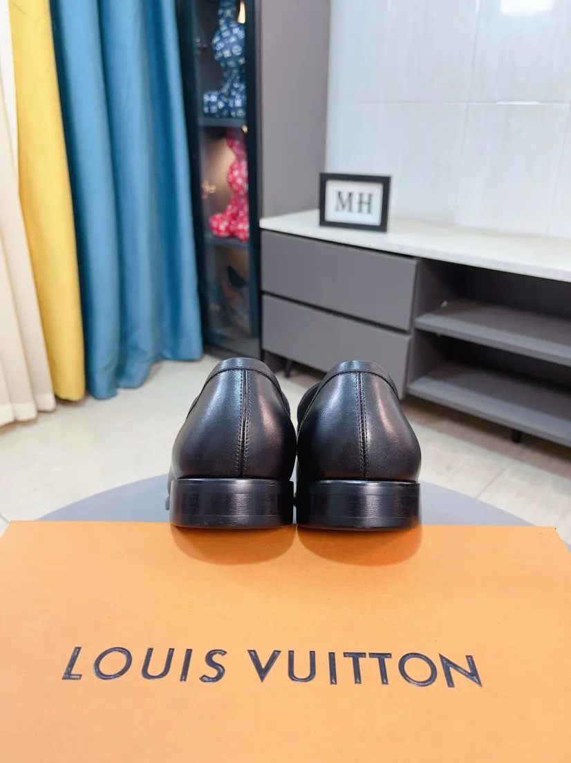 Men's men's shoes 💰500🌸🌸 [Louis Vuitton (LV)] High-end business formal leather shoes 🍀 luxurious and elegant style, both practicality and style, professional focus on details and quality, counter original 1⃣️: 1⃣️ ultra-accurate reproduction 👍🏻! Material: The upper is made of imported original calfskin➕imported Italian cowhide leather. Original anti-slip and wear-resistant outsole! Code number: 38--44 (45 customized)